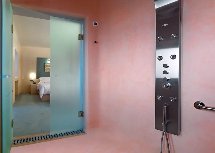 Voreina Gallery Aparthotel 4*