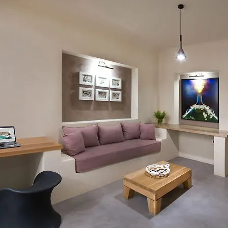 Voreina Gallery מלון דירות Pýrgos