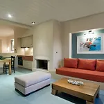 沃雷纳画廊套房酒店 4* Pýrgos