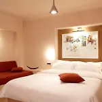公寓式酒店 沃雷纳画廊套房酒店 Pýrgos